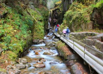 Lost river gorge vs Flume gorgeLost river gorge vs Flume gorge