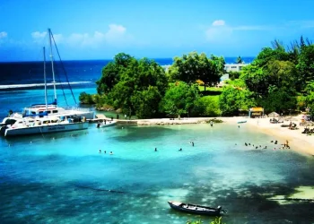 where is mahogany beach